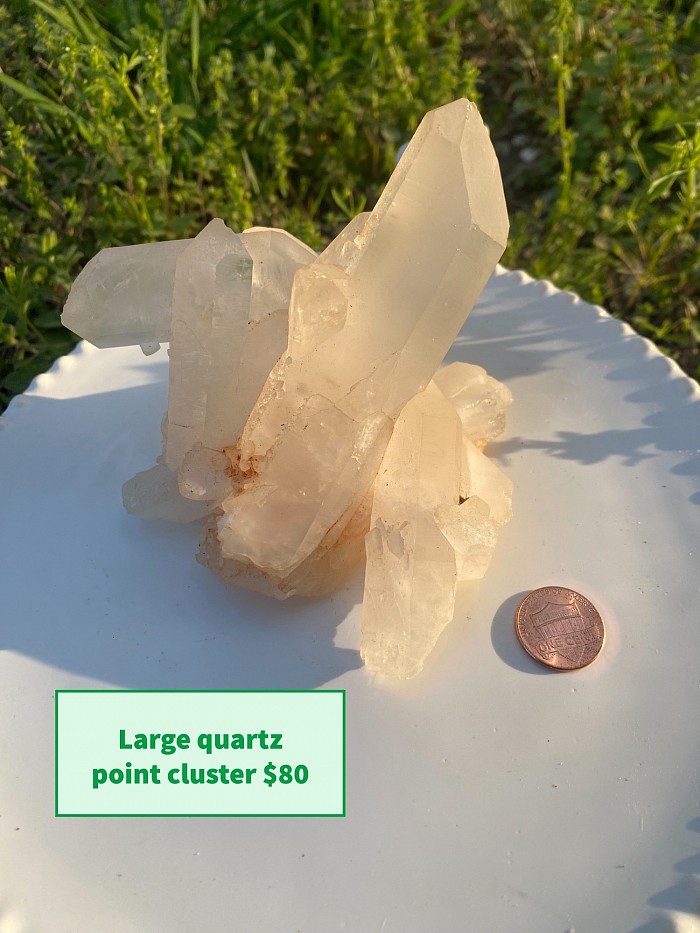 Large quartz cluster